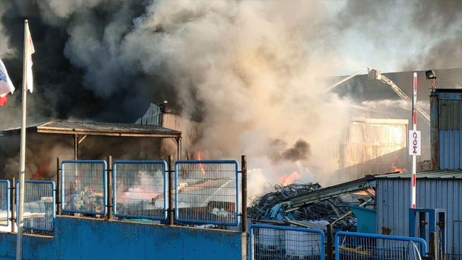 Gebze'de geri dönüşüm fabrikasında yangın
